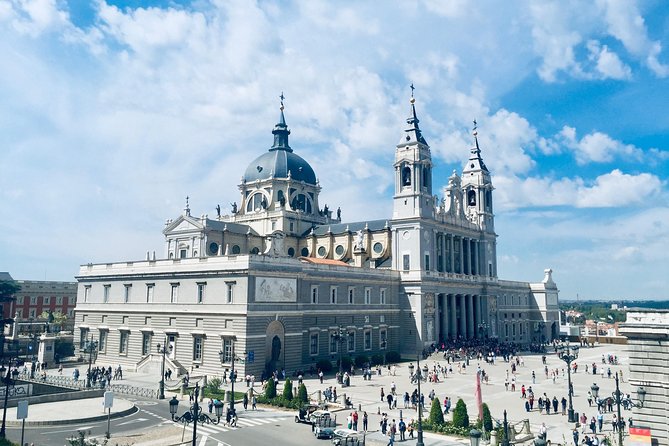 Madrid Royal Palace and Prado Museum Private Tour with Transfers - The taxi ride to the Prado