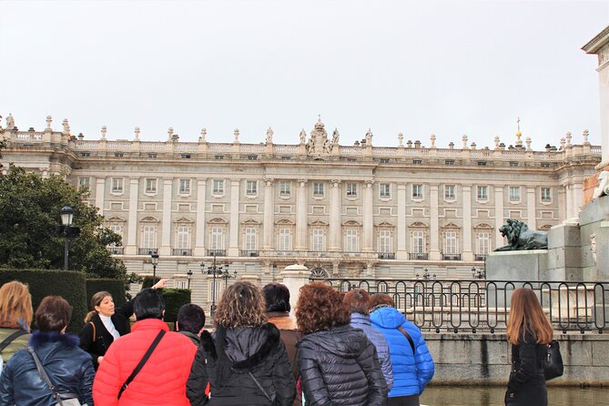 Madrid: Royal Palace Expert Guided Tour with Optional Tapas - Sabatini Gardens and the palace exterior