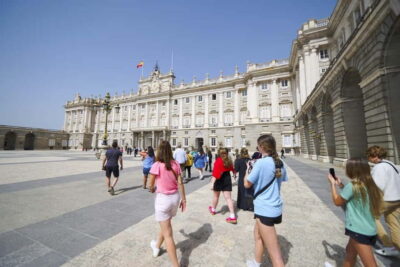 Royal Palace Expert Guided Tour with Skip-the-Line