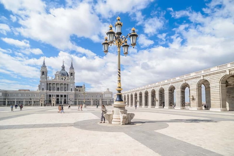 Madrid: Royal Palace Expert Guided Tour with Skip-the-Line - Art, Armor, Tapestries, and Small Details