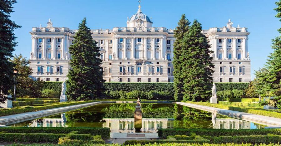 Madrid: Royal Palace Guided Tour with Entry Ticket - Meeting the guide and getting inside