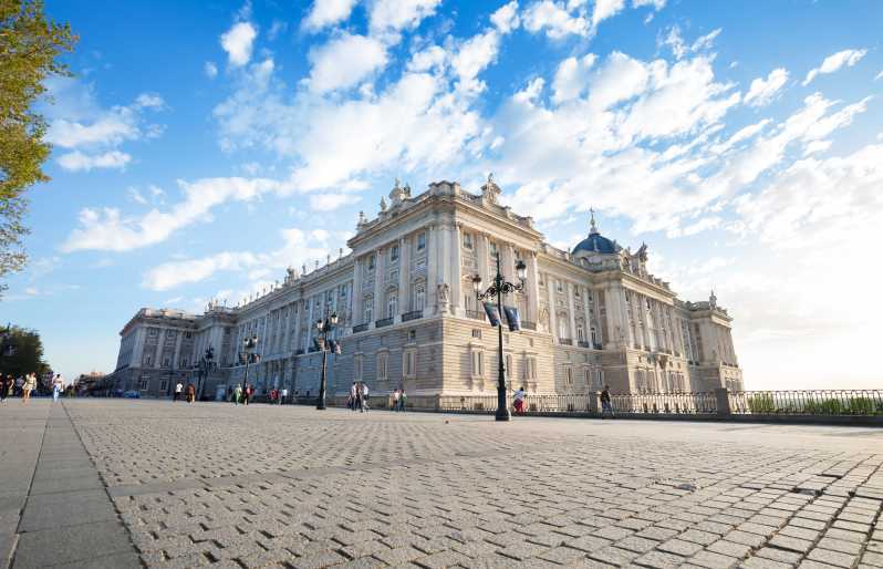 Madrid: Royal Palace Guided Tour with Skip-the-Line Entry - The official rooms: ceremony in full costume
