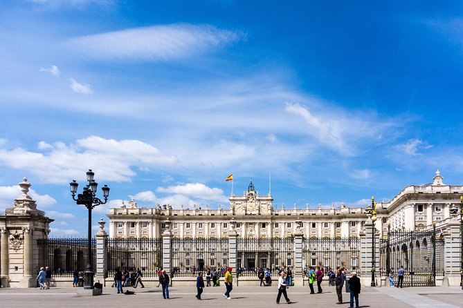 Madrid Royal Palace Professional Guided Tour with Skip the Line - Morning timing, crowds, and group size