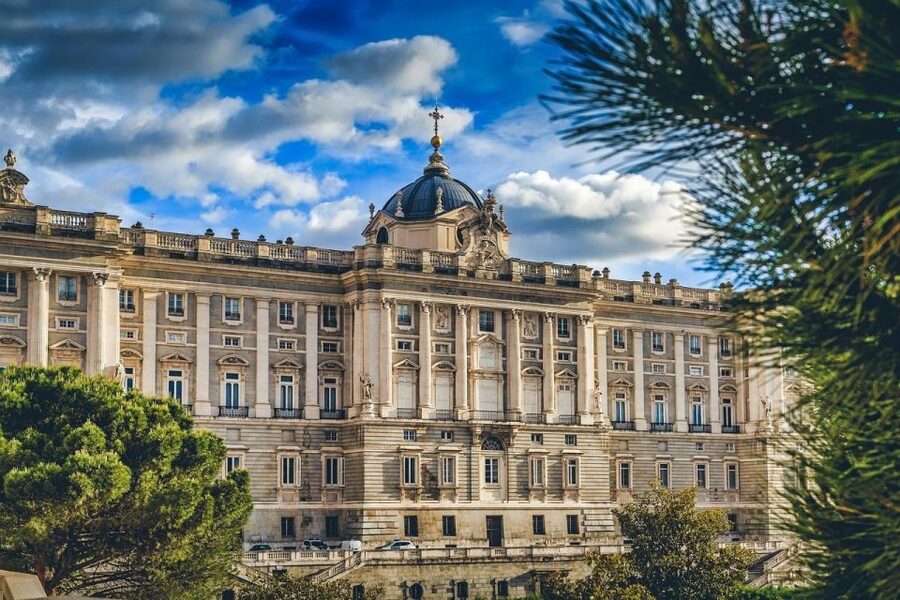 Madrid: Royal Palace Skip-the-Line Guided Tour - Meeting at Calle Mayor and getting oriented