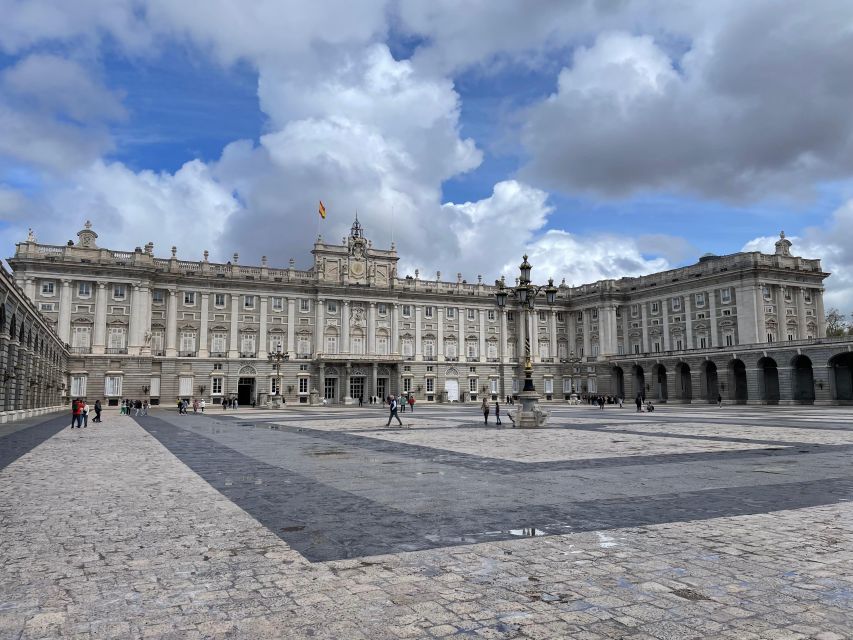 Madrid: Royal Palace tour - semi private or private - Why the Royal Palace deserves a guided visit