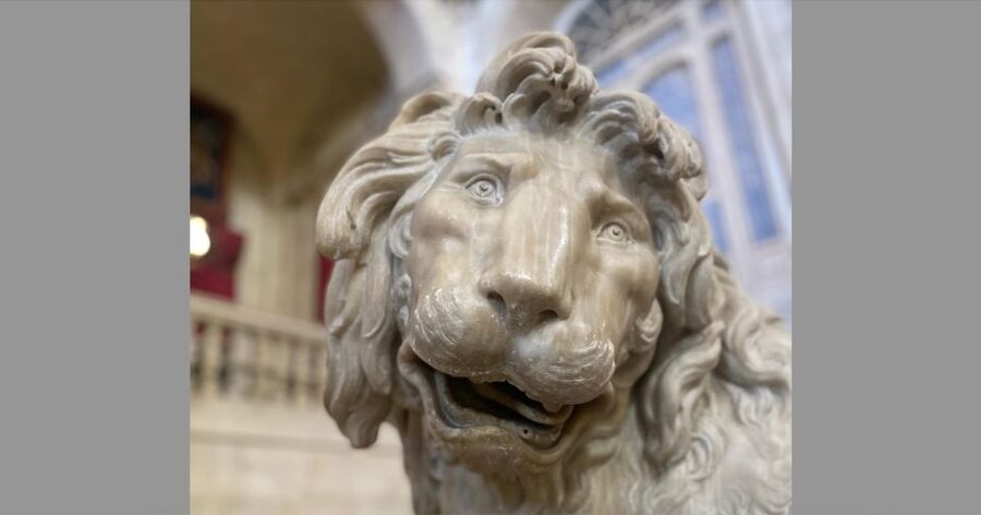 Madrid: Royal Palace tour - semi private or private - Photos, bags, and the closed Royal Armory