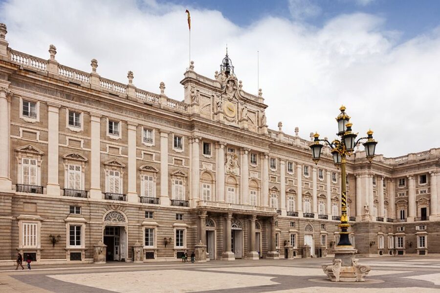 Madrid: Royal Palace VIP Tour with Skip-the-Line Ticket - Meeting at Plaza de Oriente