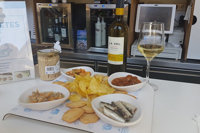 Madrid Small Group Tapas Tour at 4 Venues -Lunch or Dinner - First glasses of wine and classic tapas