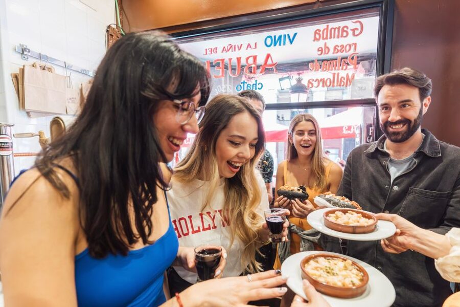 Madrid: Tapas Food Tour with Drinks and Food - What the guide adds to the meal