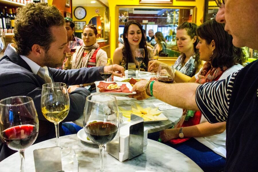 Madrid: Tapas & Wine Tasting Tour with Local Guide - Four bars, one old Madrid evening