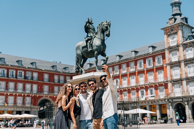 Madrid Tapas & Wine Tour with Rooftop Views and Local Guide - Huertas and the Beef Cheek Course