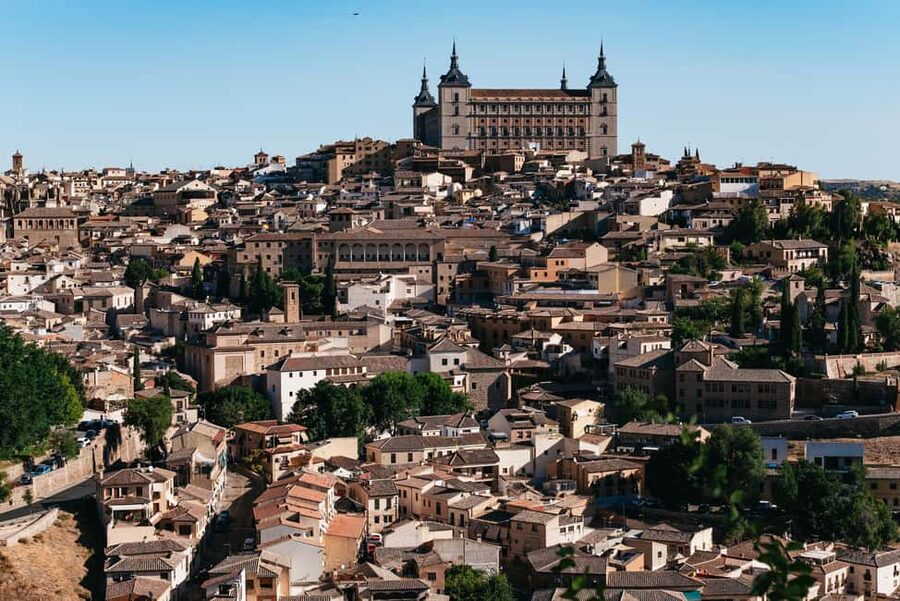 Madrid: Toledo & Segovia Full Day Guided Tour with Alcázar - Segovia begins with the Roman aqueduct