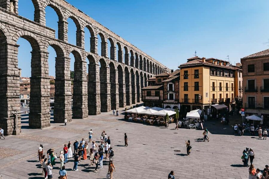 Madrid: Toledo & Segovia Full Day Guided Tour with Alcázar - Meeting at Plaza de las Ventas