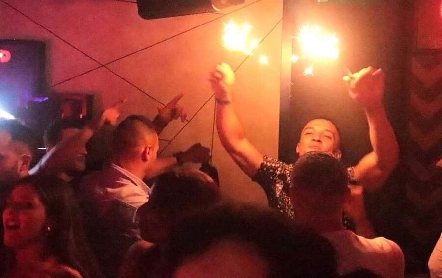 Madrid: Top Pub-Crawl with Drinks and Nightclub Entry - How the $10 price works in real life