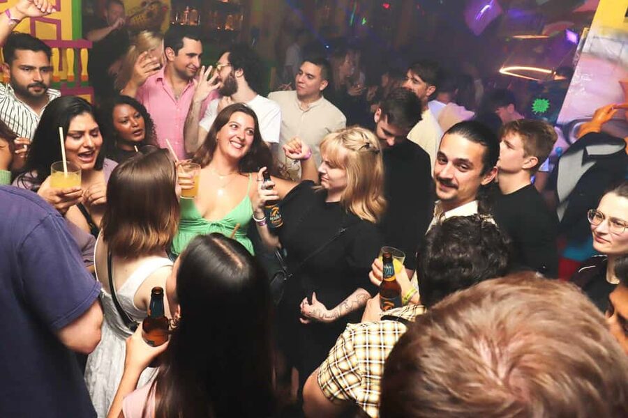Madrid: Top Pub-Crawl with Drinks and Nightclub Entry - Guides, safety, and the social atmosphere