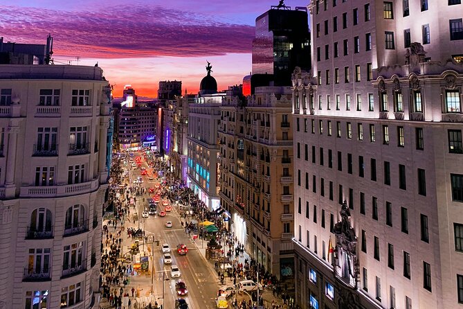Madrid Walking Tour from Puerta del Sol to Retiro Park - Edificio Metrópolis and Gran Vía