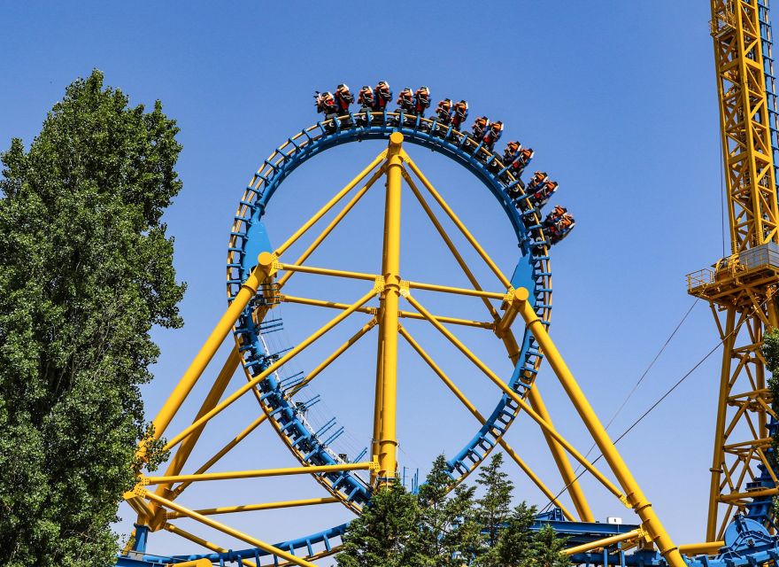 Madrid: Warner Park Entry Ticket - Shows, characters, and seasonal events