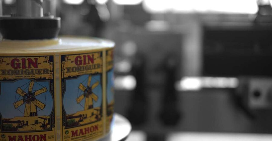 Mahón: Gin Distillery Tour with Tasting & Appetizers - Key points to know before booking