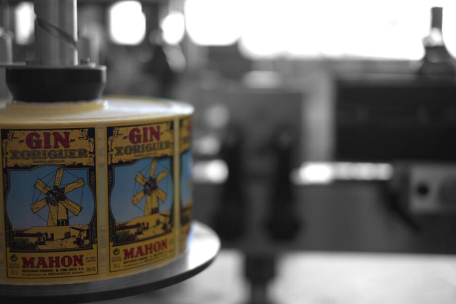 Mahón: Gin Distillery Tour with Tasting & Appetizers - Inside the Xoriguer distillery