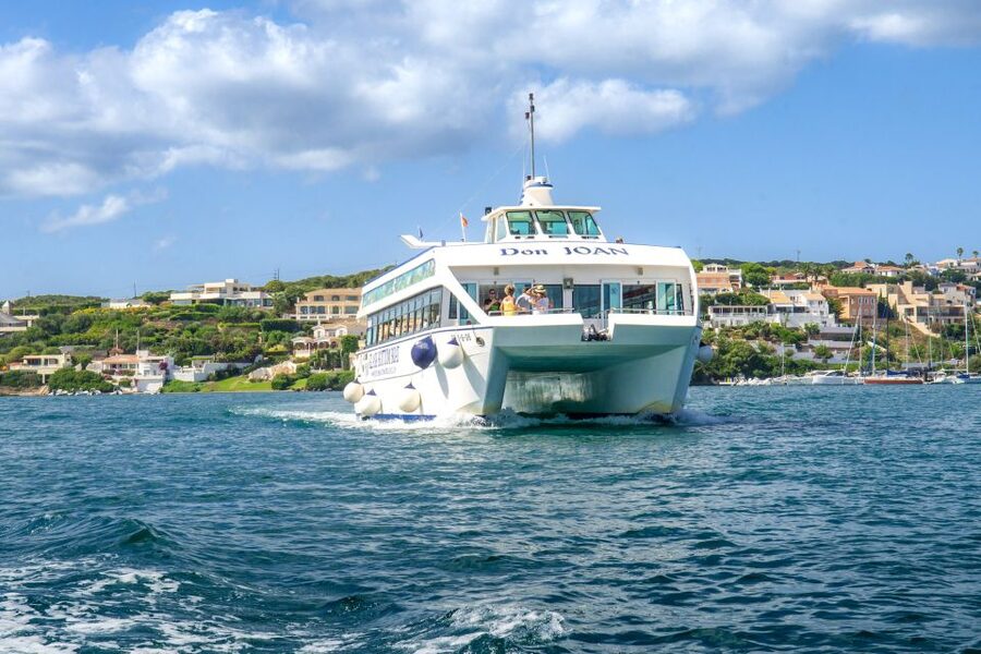 Mahon: Harbor Boat Tour with Underwater Viewing & Commentary - The return route past San Felipe Castle