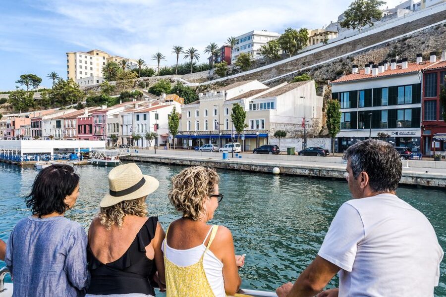 Mahon: Harbor Boat Tour with Underwater Viewing & Commentary - Commentary and languages