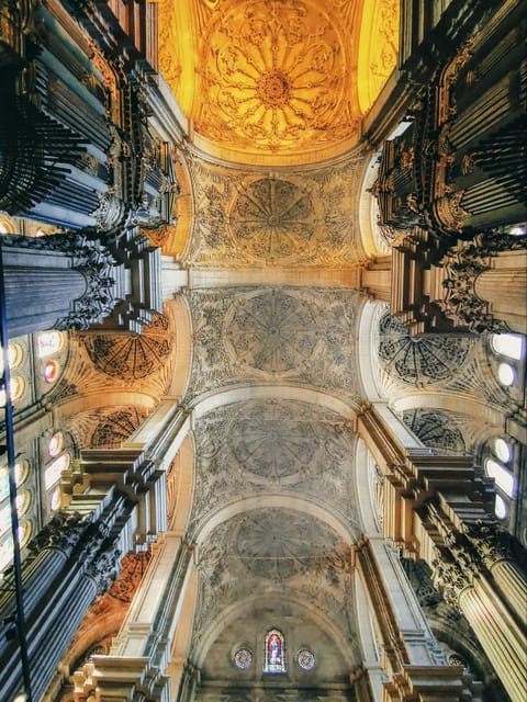 Málaga: 3-Hour Complete Walking Tour with Tickets - A walk through the old center