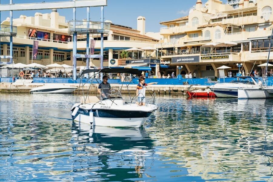 Malaga: Boat Rental without a License for Dolphin Watching - Who will enjoy this most