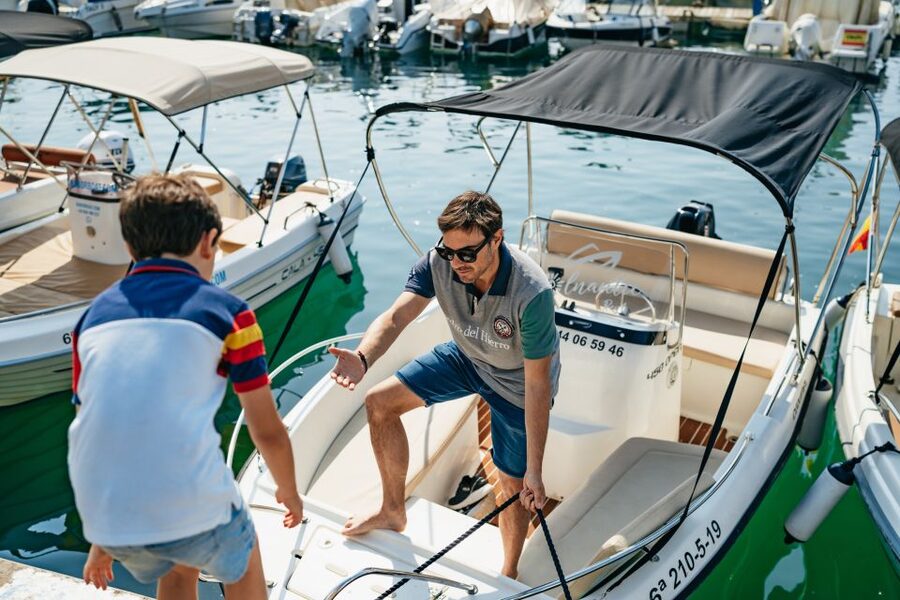 Malaga: Boat Rental without a License for Dolphin Watching - Comfort, safety, and what is included