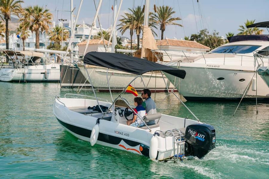 Malaga: Boat Rental without a License for Dolphin Watching - How the staff shape the experience