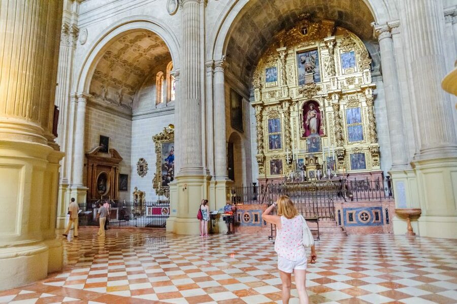 Malaga: City Sightseeing Hop-On Hop-Off Bus Tour - Blue Route: a short circuit with museums and the port