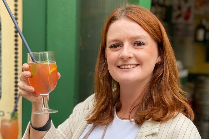 Málaga Evening Tapas Crawl Tour by Food Lover Tour - Stop four: a filling finish with local drinks