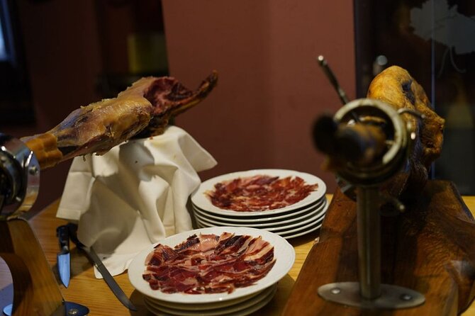 Málaga Evening Tapas Crawl Tour by Food Lover Tour - Why the small group helps