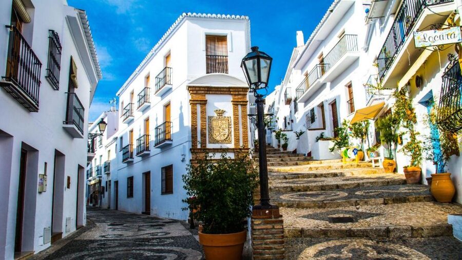 Malaga: Frigiliana & Nerja Tour with Local Product Tastings - The coach ride from the coast into Axarquia