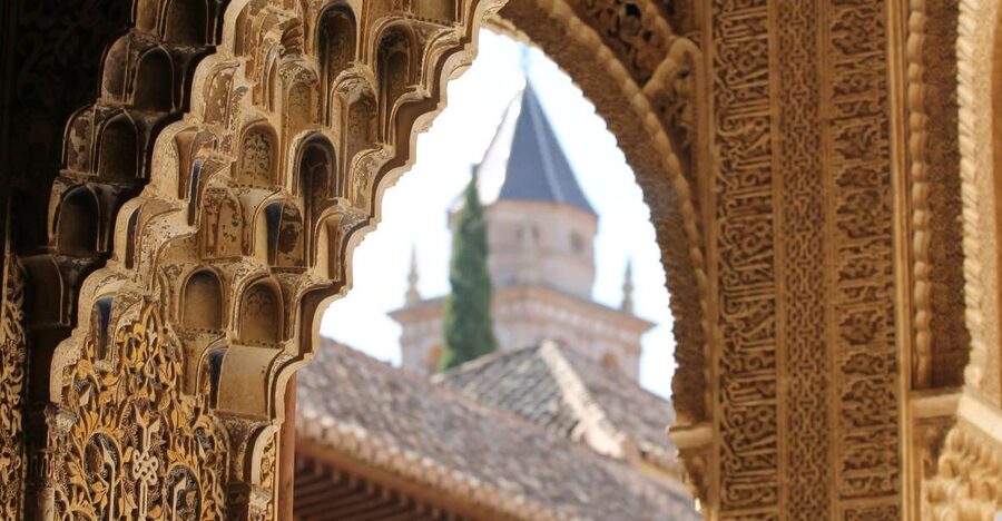 Malaga: Granada Day Trip with Alhambra, Palaces and Gardens - Why the Alhambra works well as a Malaga day trip