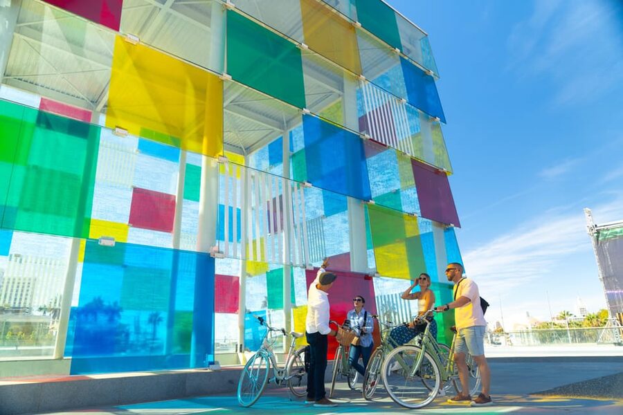 Málaga: Highlights, Hidden Gems and Coast Vintage Bike Tour - Why this works so well on your first morning