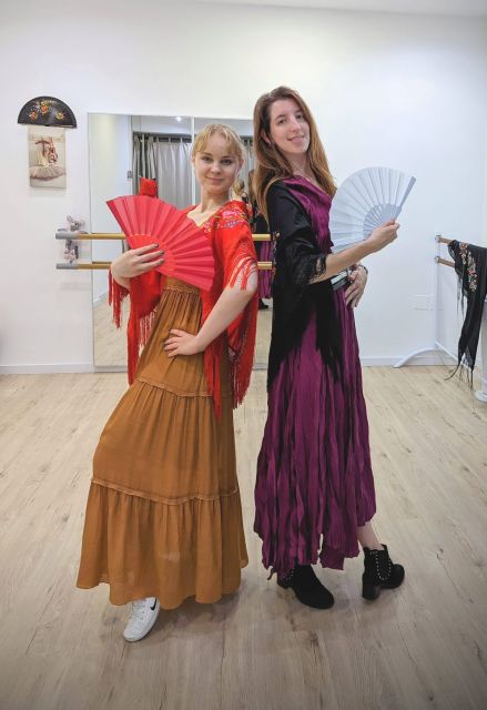Málaga: Learn to dance flamenco rumba in 45 minutes - A Spanish dance lesson in the heart of Málaga