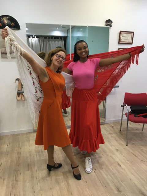 Málaga: Learn to dance flamenco rumba in 45 minutes - The best use of the class: couples, birthdays, and groups