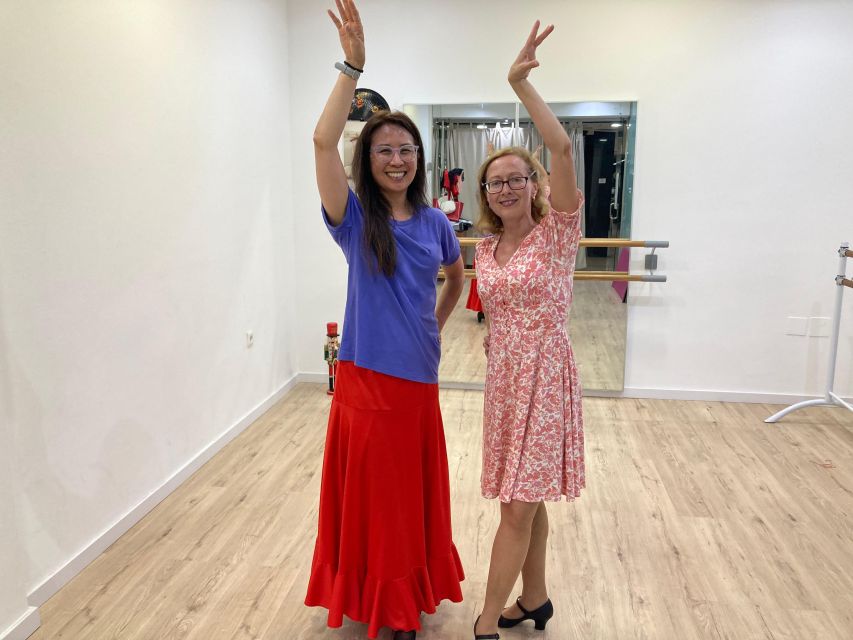 Málaga: Learn to dance flamenco rumba in 45 minutes - What happens during the 45 minutes
