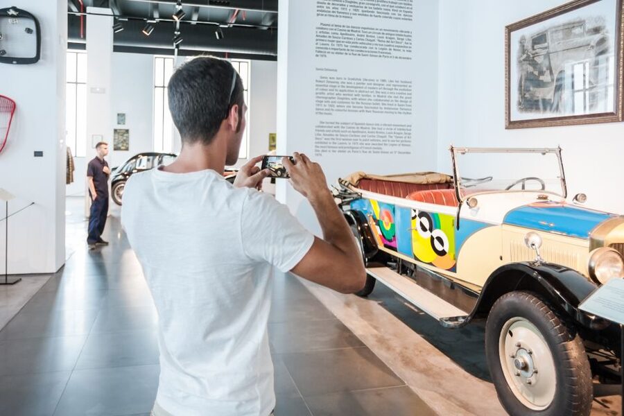 Málaga: Museo del Automóvil y la Moda Ticket - Fashion, Dior, and the museum’s artistic side