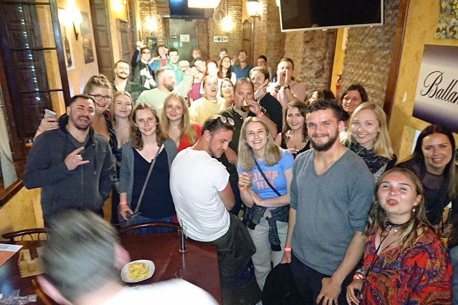 Malaga Nightlife Pub Crawl Tour with Drinks and Clubs Entry - What this Málaga pub crawl is really offering