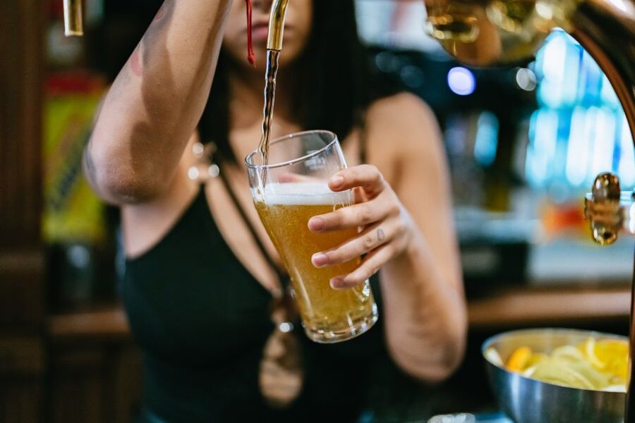 Malaga: Pubs and Clubs Crawl - Who Will Enjoy This Most?