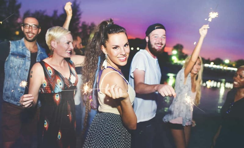 Malaga: Sailing Catamaran Sunset Cruise with Live DJ & Drink - Watching the Costa del Sol Sunset