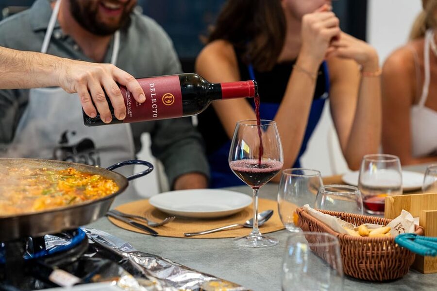 Málaga: Spanish Cooking Workshop with Paella and Sangria - Learning the secrets of paella
