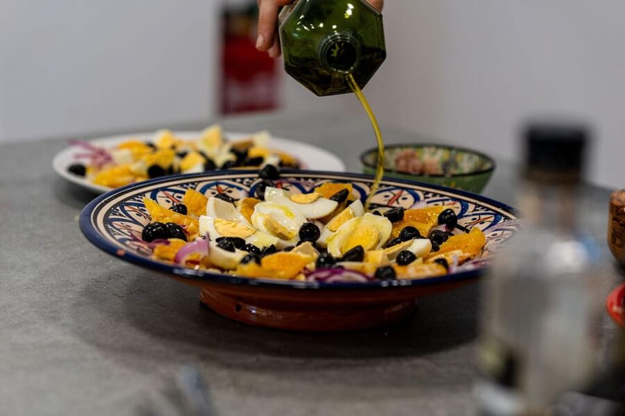 Málaga: Spanish Cooking Workshop with Paella and Sangria - Making sangria, then sitting down to eat