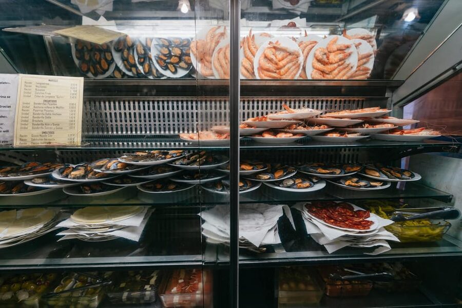 Málaga: Traditional Andalusian Tapas and Wine Tour - Food choices, portions, and dietary needs