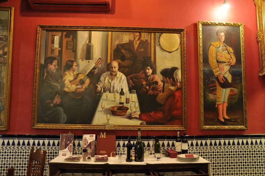Málaga: Wine & Tapas Tour - From traditional bars to Málaga’s better-known addresses