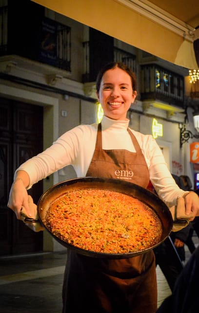 Málaga: Wine & Tapas Tour - The social side of a small group