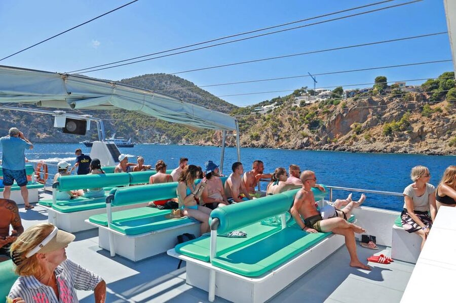 Mallorca: 2-Hour Coastline & Malgrat Islands Catamaran Tour - Finding a good place onboard