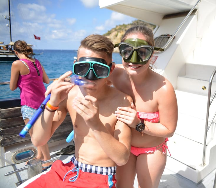 Mallorca: 2-Hour Dolphin Watching Cruise & Glass-Bottom Boat - Who Will Enjoy This Cruise Most?