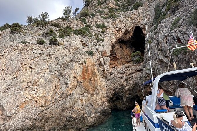 Mallorca Beach & Caves 4hr Boat Trip Drinks, Tapas, SUP & Snorkel - A relaxed boat day for families and mixed groups